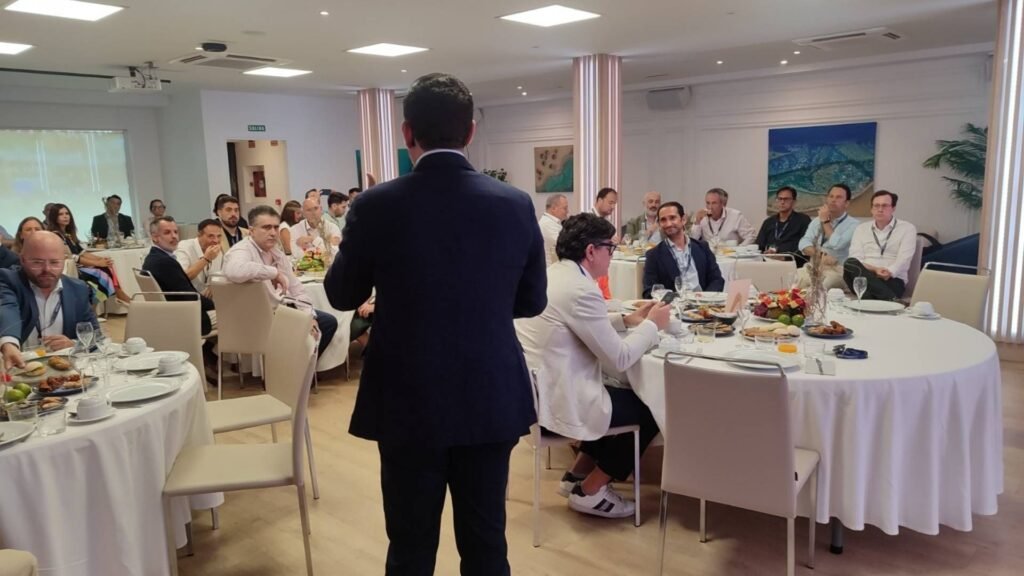 Sales Business School y Uppery Club comparten visión estratégica en un encuentro exclusivo en Málaga 6 uppery club encuentro 3