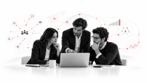 Equipo analizando conversaciones, audiencias y tendencias con Social Listening